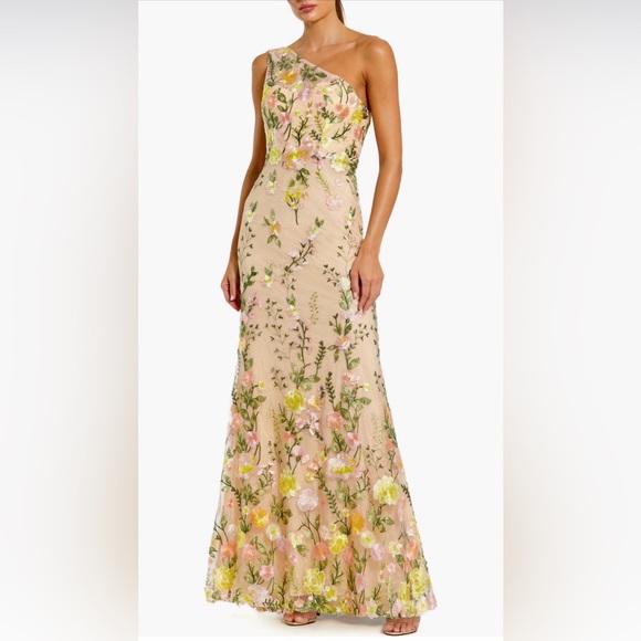 MacDuggal Formal Stunner - Picture 4 of 17